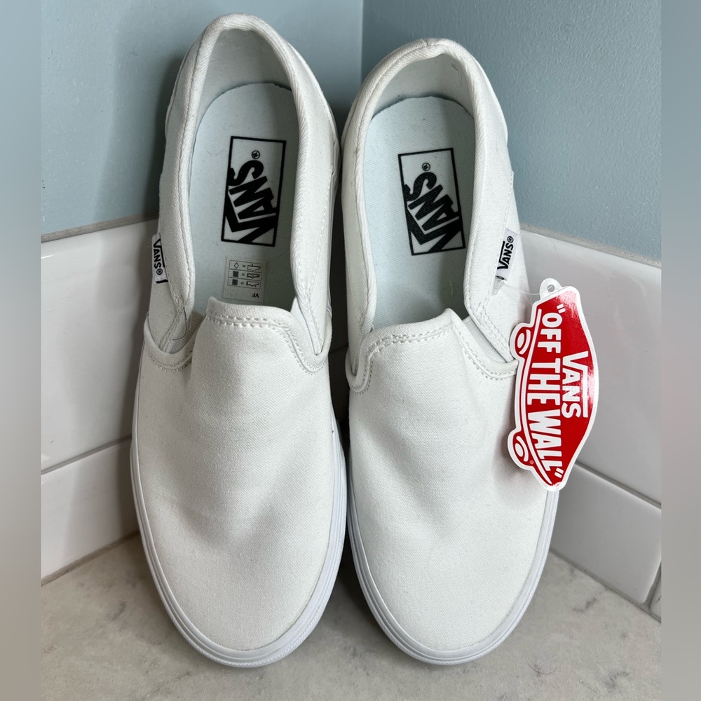 BNWOT Classic white slip on skate shoes from Vans Off The Wall Size 8.5 women’s